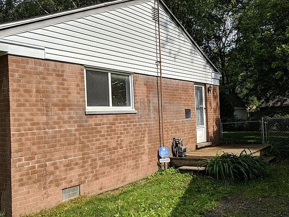 2nd image of 1674 Knowles St