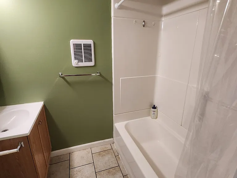 61 Walnut St #2 — Photo 4