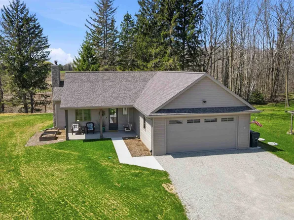 N2393 Maloney Rd, Kaukauna, WI 54130