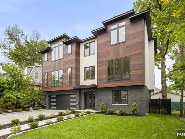 264 Beverly Hills Rd, Fort Lee, NJ 07024