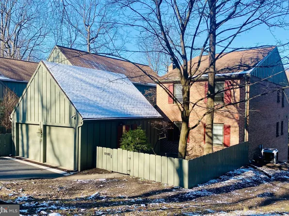1213 Limerick Ct, Hummelstown, PA 17036
