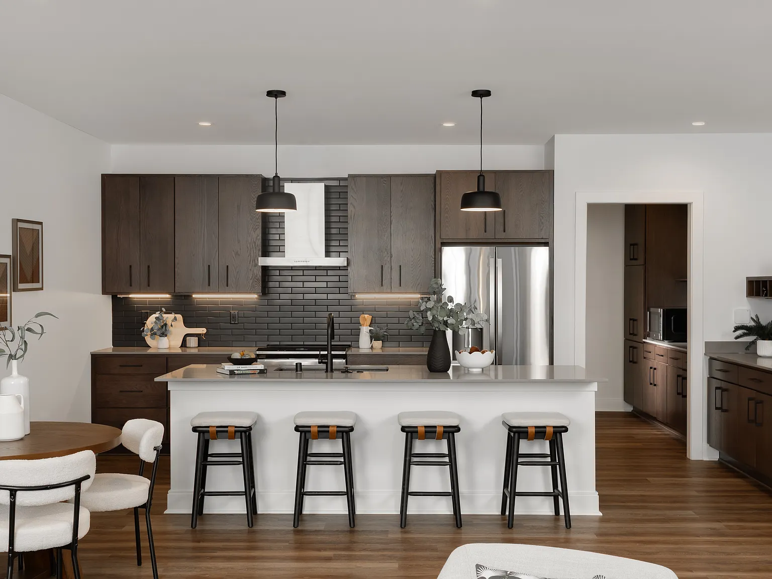 2 bed, 2.5 bath, 1816 sqft, $5,800 — Photo 2