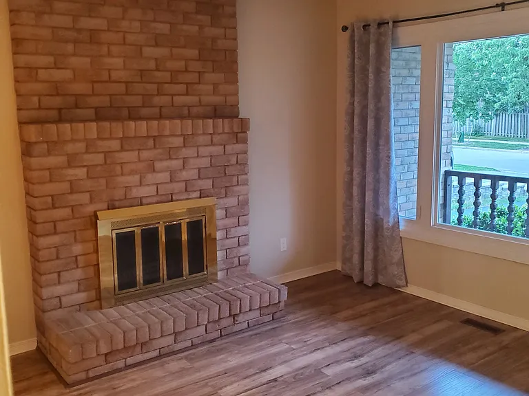 980 Sawgrass Cres — Photo 3