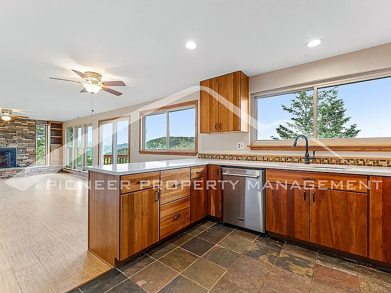 1334 Ponderosa Dr — Photo 12