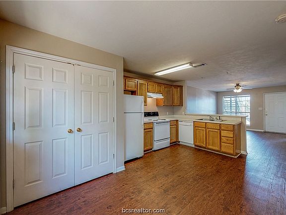 5th image of 1509 Hollowhill Dr APT A