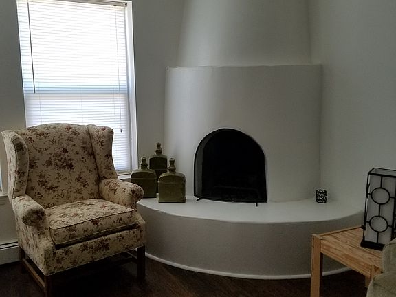 Living/Dining with kive fireplace (decorative)