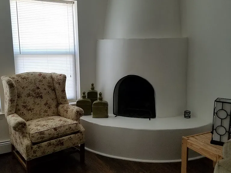 Living/Dining with kive fireplace (decorative)