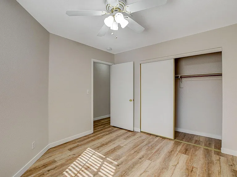 272 Spring Hills Ln — Photo 21