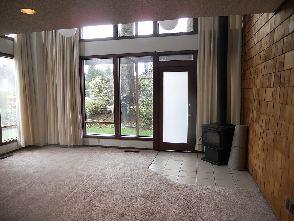 Spacious 2 bedroom 1 bath 1192 sq ft.