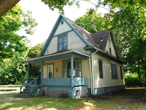 2nd image of 685 Superior St