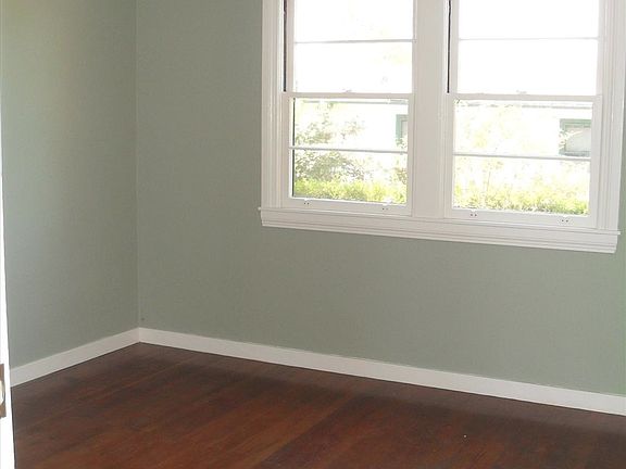 4th image of 18035 Highland Blvd
