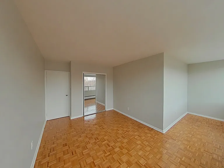 36 Thorncliffe Park Dr — Photo 16