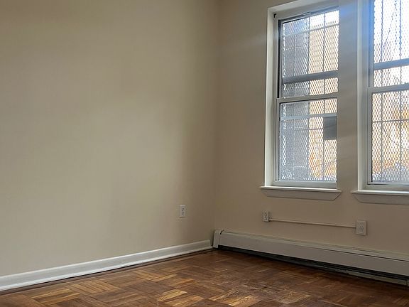 4th image of 72 Graham Ave Floor 3