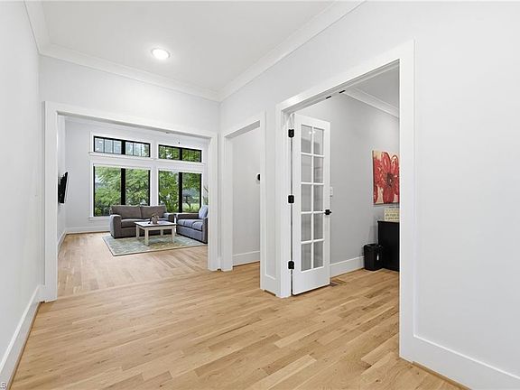 5th image of 110 Springdale Ave