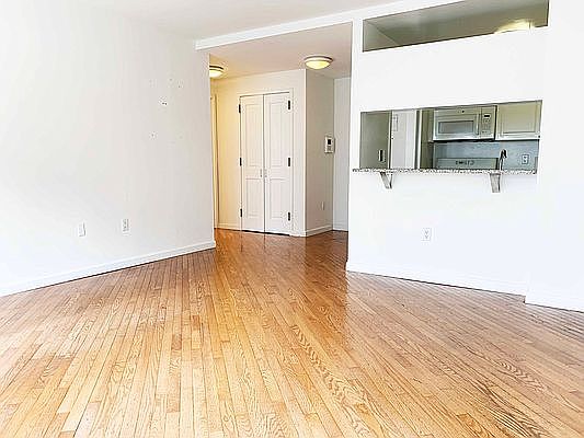 3rd image of 401 W 22nd St APT 2G