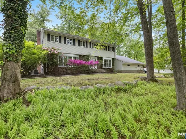 7 Ellsworth Ter, Montvale, NJ 07645