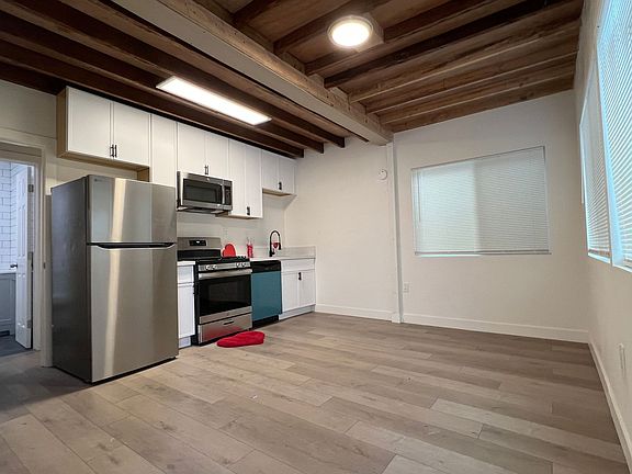 4th image of 734 N Loma Vista Dr #B