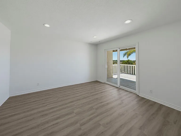 1038 Rimwood Dr — Photo 25