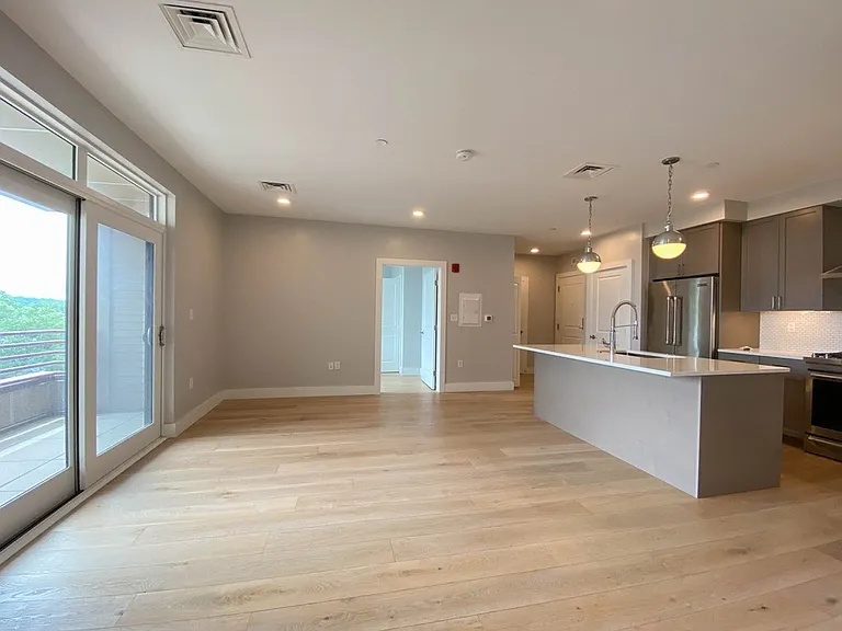 1650 Commonwealth Ave #404 — Photo 2
