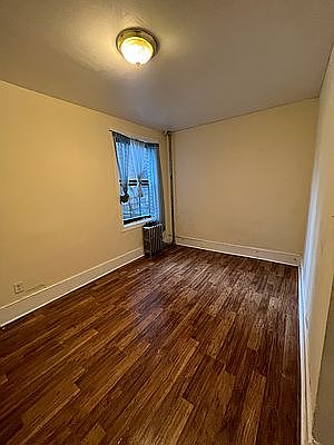 3rd image of 37-31 Crescent St APT 33