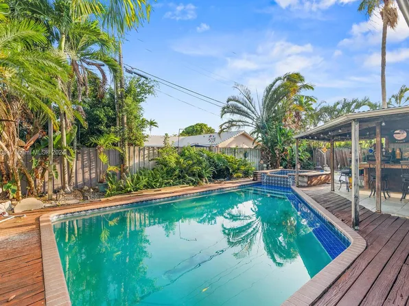284 NE 26th St, Boca Raton, FL 33431