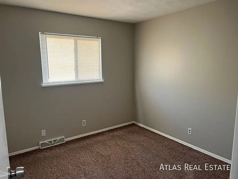 525 Kendall Ct — Photo 11