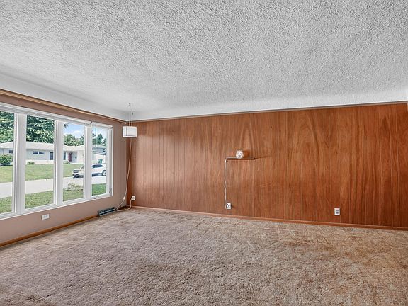 4th image of 2525 Saratoga Dr
