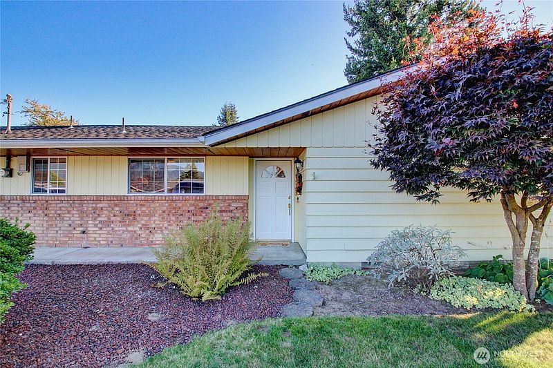3rd image of 815 Evans Drive
