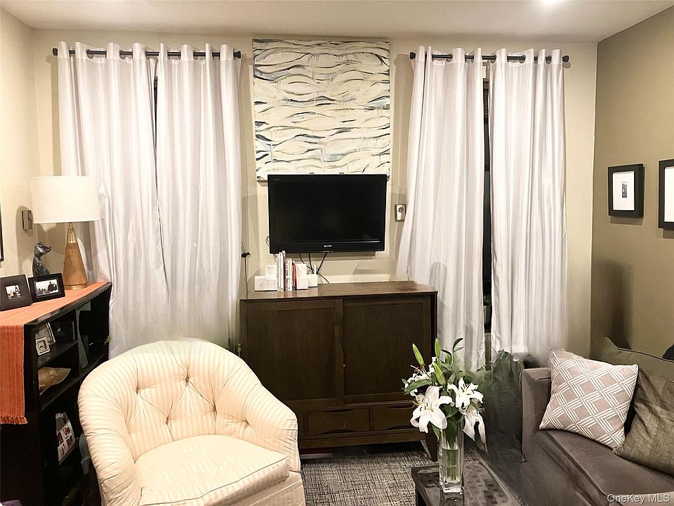 1st image of 407 W 40th Street #4B
