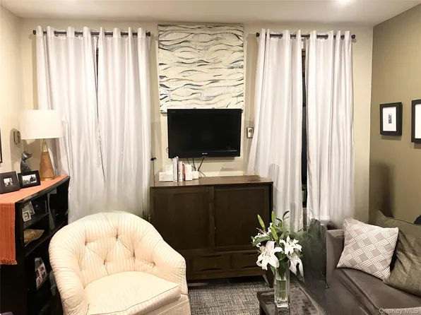 407 W 40th Street #4B, New York (Manhattan), NY 10018