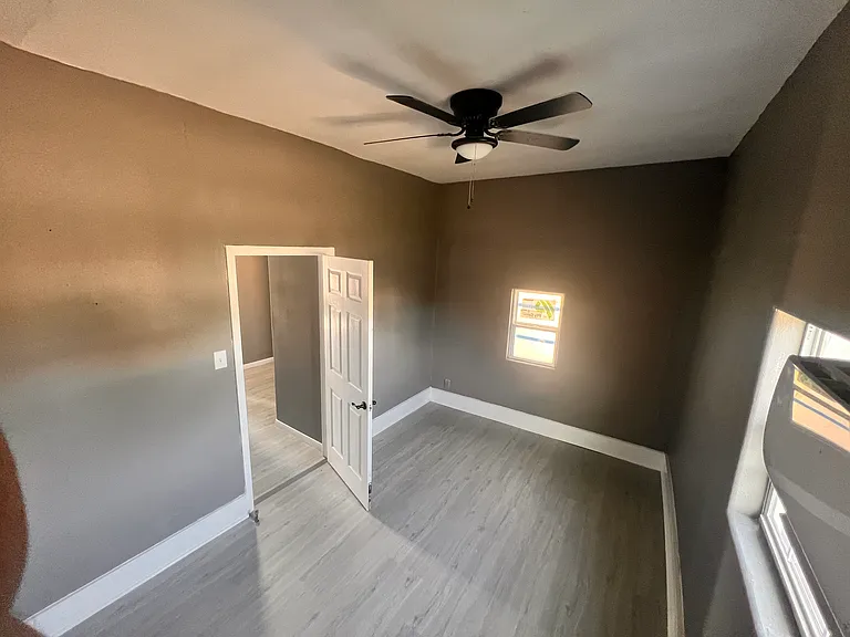 1012 Hancock Ave — Photo 17