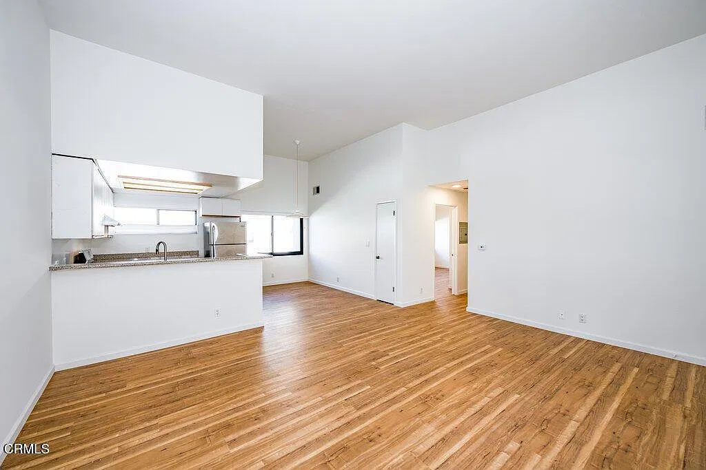 2 bed, 2.0 bath, 1000 sqft, $3,150 — Photo 3