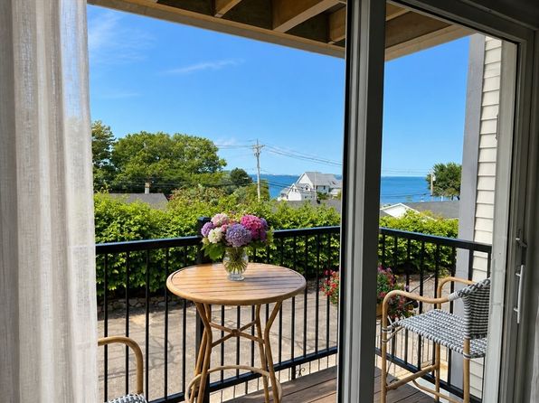 1179 Nantasket Ave APT 4