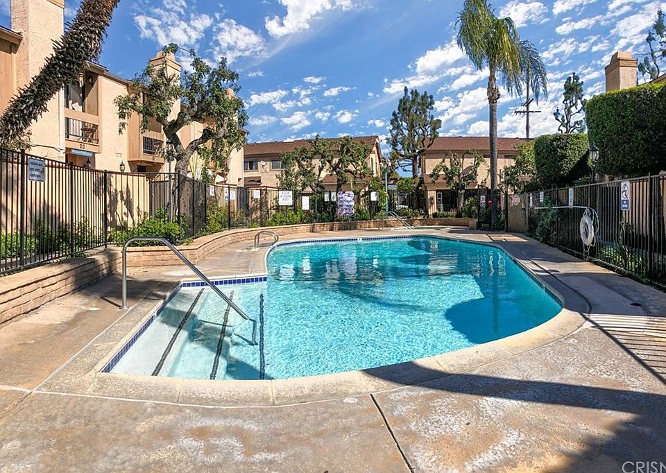 1st image of 9601 Woodman Ave APT 3