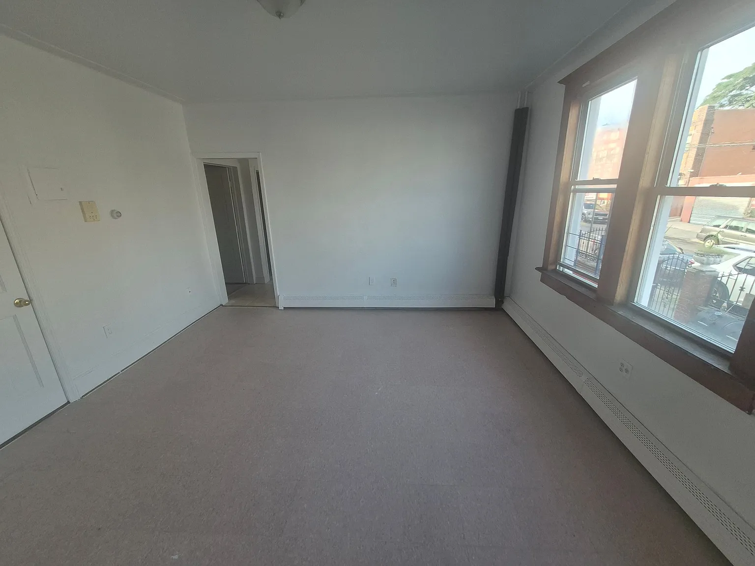 East Elmhurst Apt For Rent — Photo 2