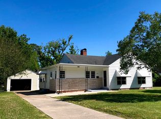 1609 Queen Anne St, New Bern, NC 28560