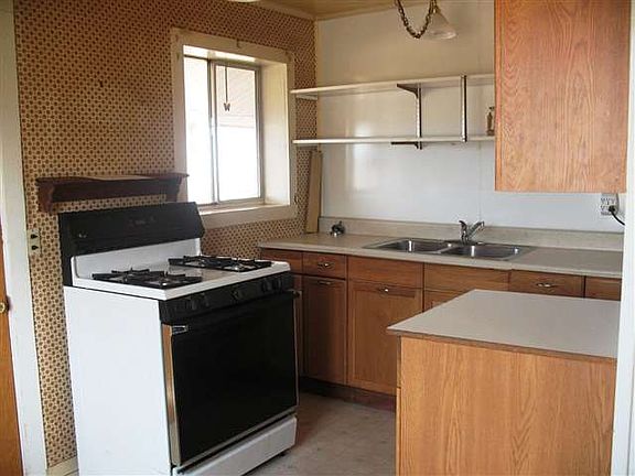3rd image of 450-060 Stansbury Ln