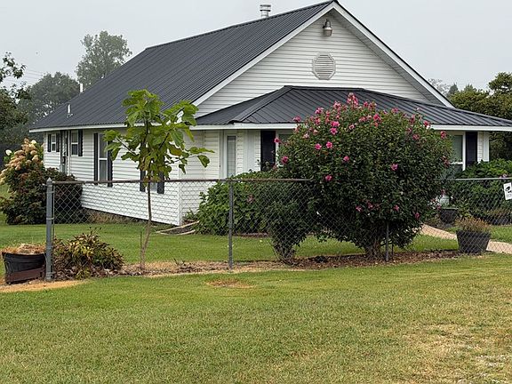 3rd image of 17854 State Highway 16