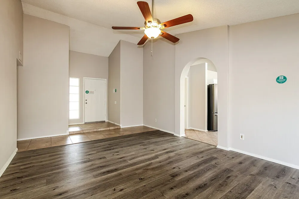 3 bed, 2.0 bath, 1700 sqft, $2,295 — Photo 3