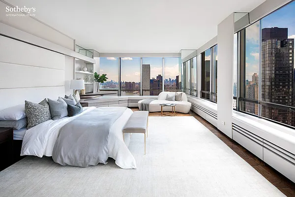 Sold by Sotheby's International Realty | media 6
