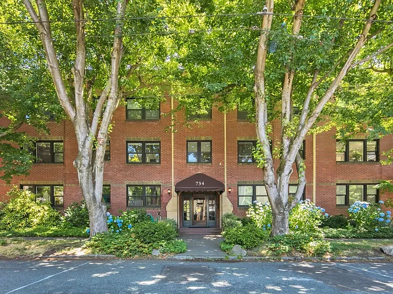 Broadway Crest Apartments — Photo 20