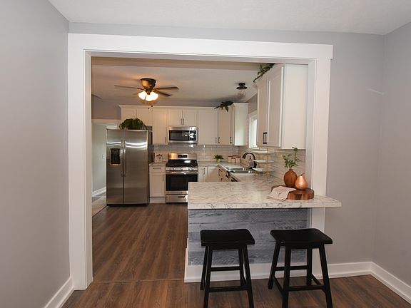 5th image of 906 Crosby St NW