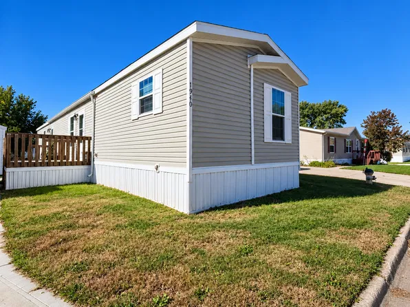 2050 Four Seasons Dr, Ankeny, IA