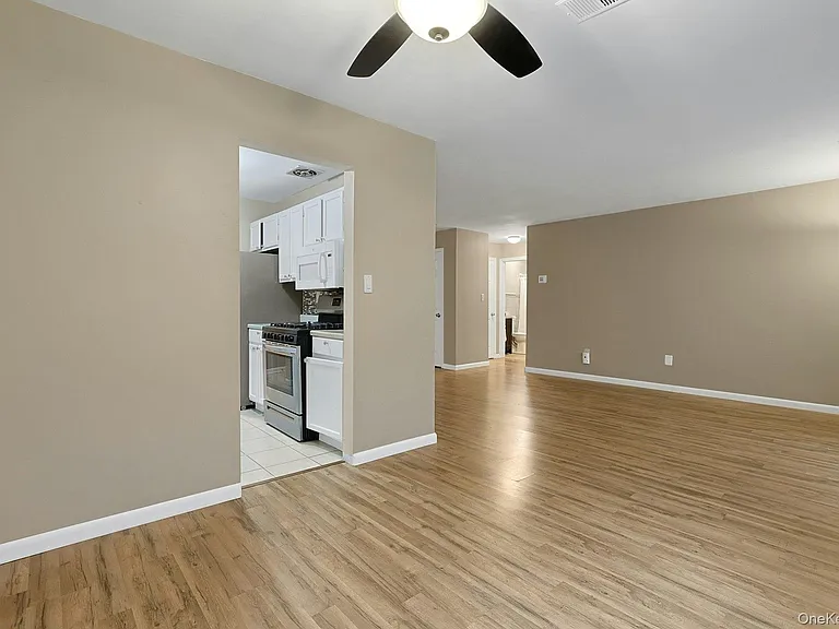 214 Kennedy Dr — Photo 12