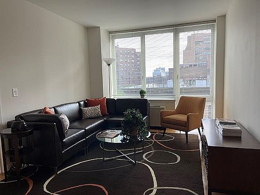 4th image of 1510 Lexington Ave APT 4H
