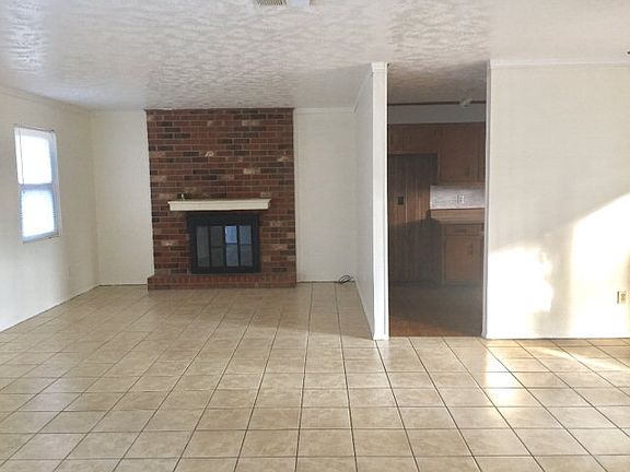 4th image of 4538 Hillside Dr
