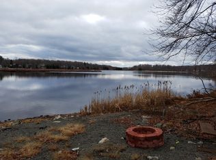 2537 Waterfront Dr, Tobyhanna, PA