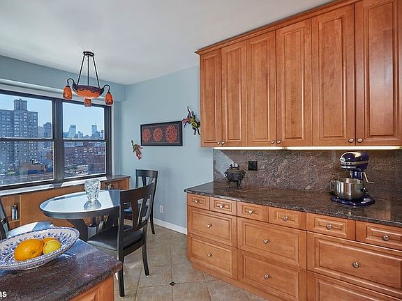 4th image of 60 E End Ave APT 18A