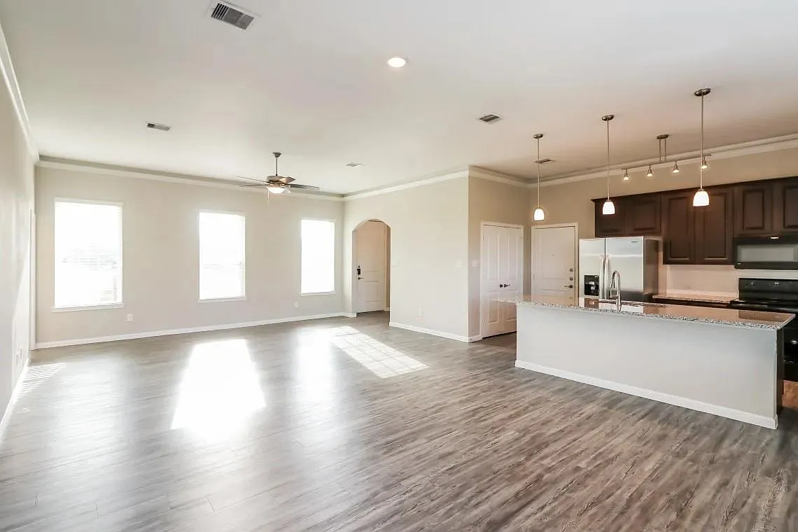 4 bed, 3.5 bath, 2435 sqft, $2,795 — Photo 3