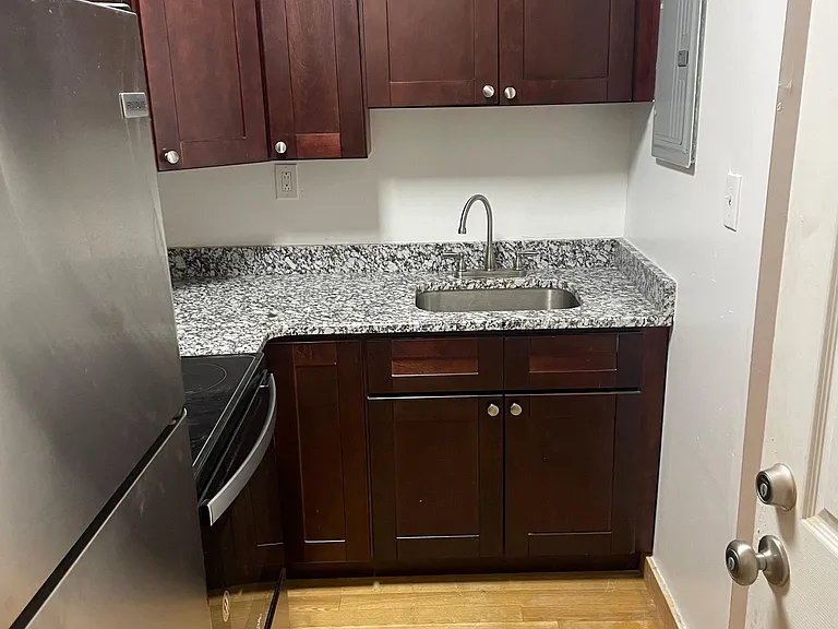 612 S 15th St #2F — Photo 3